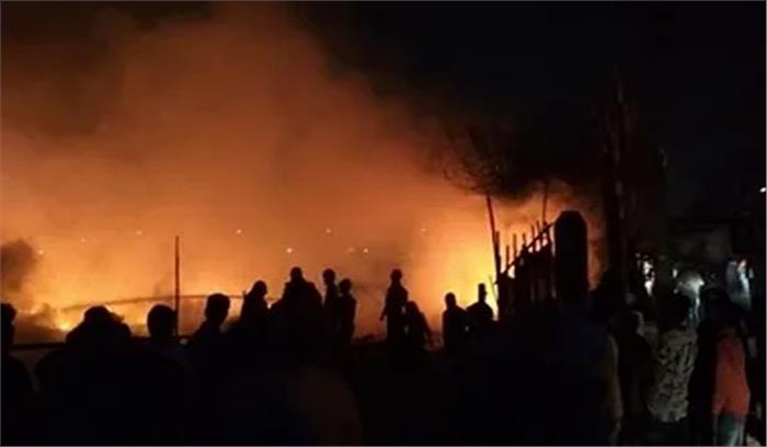 दिल्ली की झुग्गियों में भीषण आग, किसी के हताहत की खबर नहीं