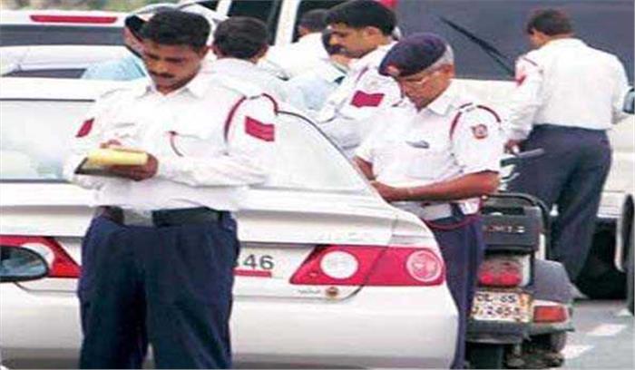 दिल्ली में एक दिन में 3900 लोगों का चालान