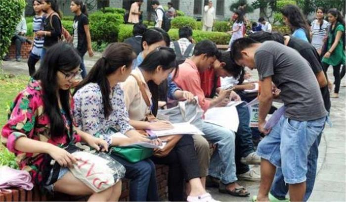 दिल्ली के विद्याॢथयों को  कालेजों में मिले प्राथमिकता