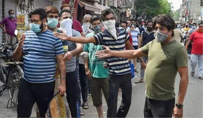 दिल्ली में आज से 70 फीसदी महंगी हुई शराब दिल्ली में आज से 70 फीसदी महंगी हुई शराब