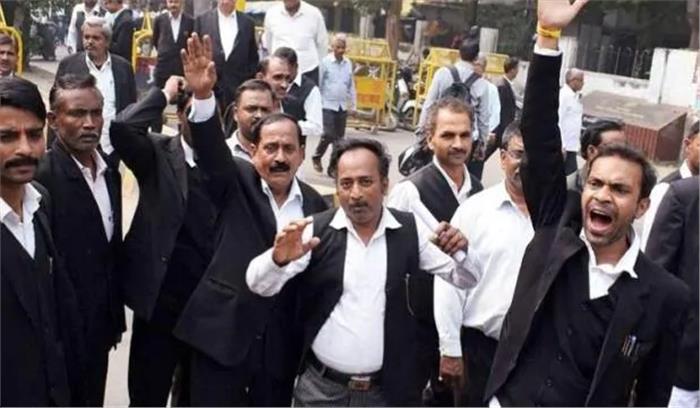 दिल्ली के वकीलों ने हड़ताल खत्म की