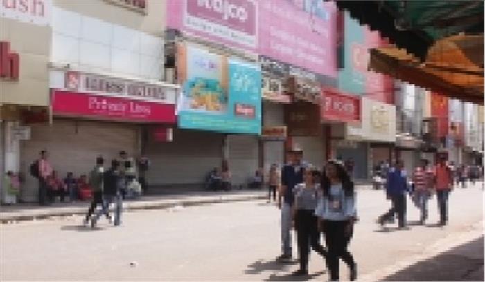 दिल्ली में खुलने लगी है दुकानें, लेकिन बड़े बाजार अभी भी बंद