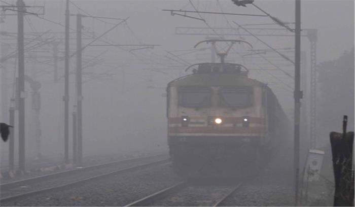 दिल्ली आने वाली 19 ट्रेनें 5 घंटे तक लेट दिल्ली आने वाली 19 ट्रेनें 5 घंटे तक लेट