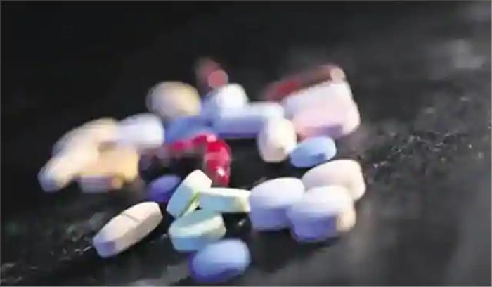 दिल्ली : तीन करोड़ की प्रतिबंधित दवा के साथ 5 गिरफ्तार, दो महिलाएं भी शामिल दिल्ली : तीन करोड़ की प्रतिबंधित दवा के साथ 5 गिरफ्तार, दो महिलाएं भी शामिल