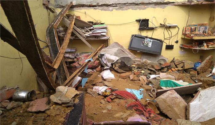 द्वारका में घर की छत ढहने से परिवार के दो सदस्यों की मौत