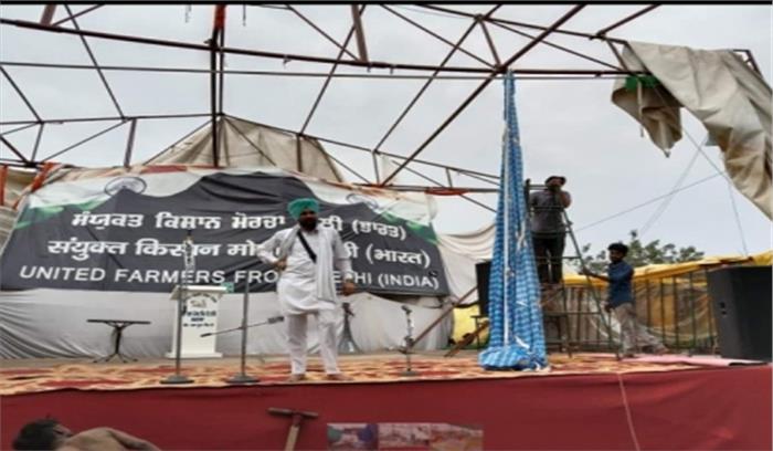 दिल्ली समेत कई किसान मोर्चा पर तूफान व बारिश से भारी नुकसान