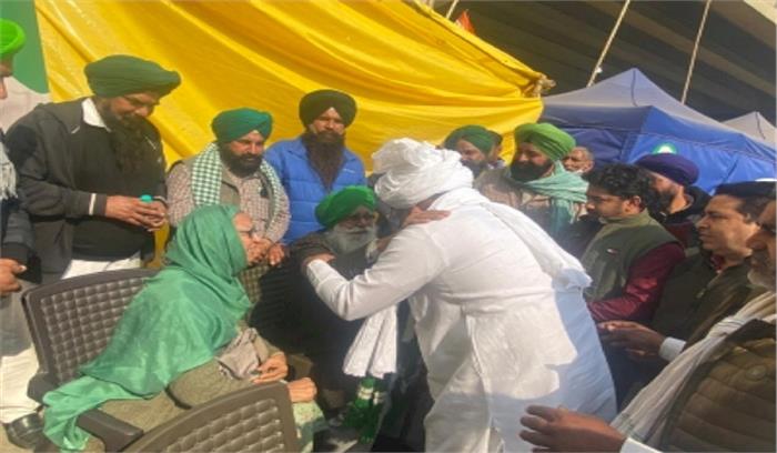 दिल्ली के गाजीपुर में किसानों का प्रदर्शन फिर तेज, उमड़ रही भीड़