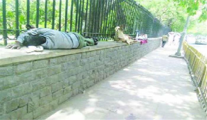 70 हजार बच्चों का घर है दिल्ली का फुटपाथ