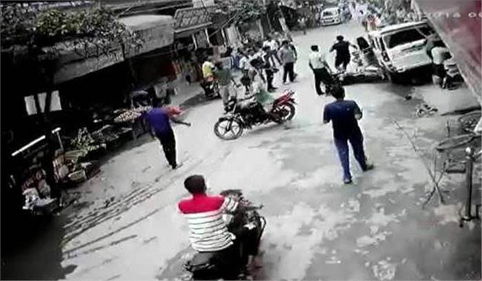 दिल्ली में टिल्लू और गोगी गैंग के बीच गैंगवार, तीन की मौत दिल्ली में टिल्लू और गोगी गैंग के बीच गैंगवार, तीन की मौत