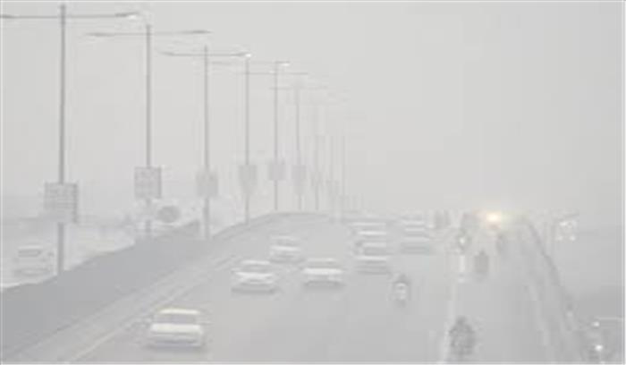 दिल्ली-एनसीआर में घने कोहरे से जनजीवन अस्त-व्यस्त दिल्ली-एनसीआर में घने कोहरे से जनजीवन अस्त-व्यस्त