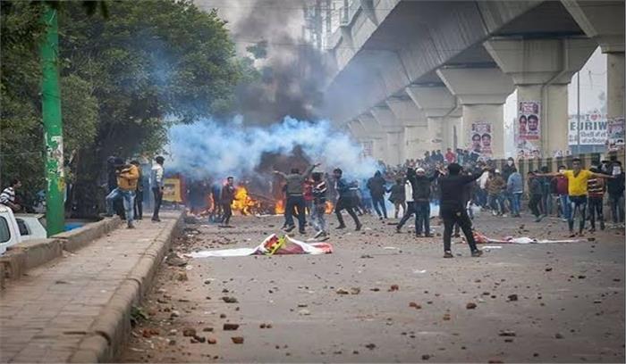 जाफराबाद हिंसा : डीसीपी की गाड़ी जलाई, दुकानों व घरों में तोड़फोड़