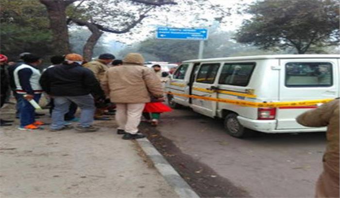 दिल्ली में स्कूली वाहन से बदमाशों ने किया छात्र को अगवा दिल्ली में स्कूली वाहन से बदमाशों ने किया छात्र को अगवा