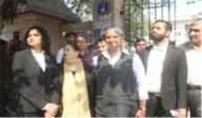 दिल्ली : वकीलों के विरोध प्रदर्शन के कारण कोर्ट बंद