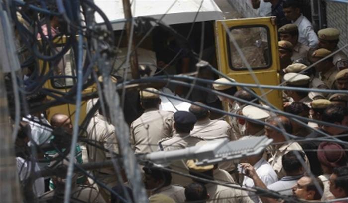 दिल्ली में परिवार के 11 सदस्य मृत मिले, हत्या की आशंका