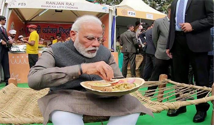 प्रधानमंत्री मोदी के लिट्टी-चोखा खाते ही भाजपा नेताओं में भी लगी होड़