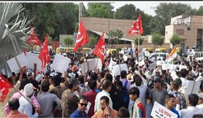 दिल्ली में सत्ताधारी आप ने किया बड़ा प्रदर्शन, माकपा ने दिया साथ