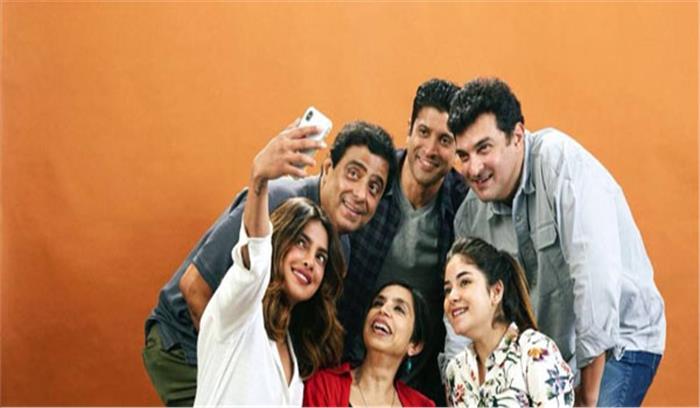 द स्काई इज पिंक की शूटिंग के लिए दिल्ली में  प्रियंका