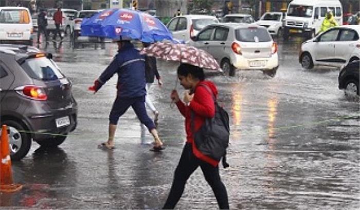 दिल्ली-एनसीआर में दिन में छाया अंधेरा, तेज हवा के साथ हो रही बारिश