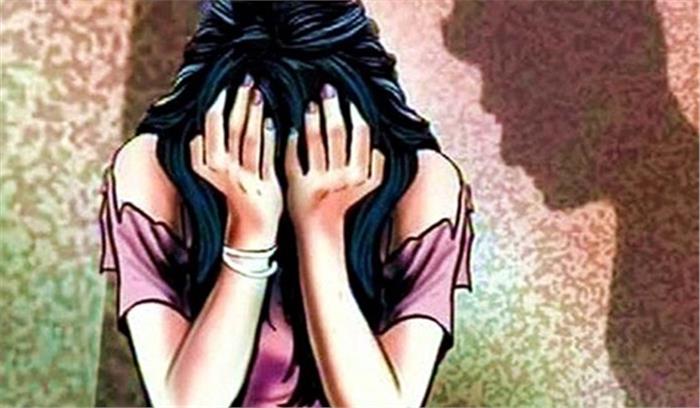 दुष्कर्म पीड़िता आरोपी की गिरफ्तारी की लगा रही है गुहार