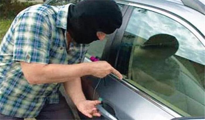 दिल्ली में लुटेरों ने महिला जज को लूटा