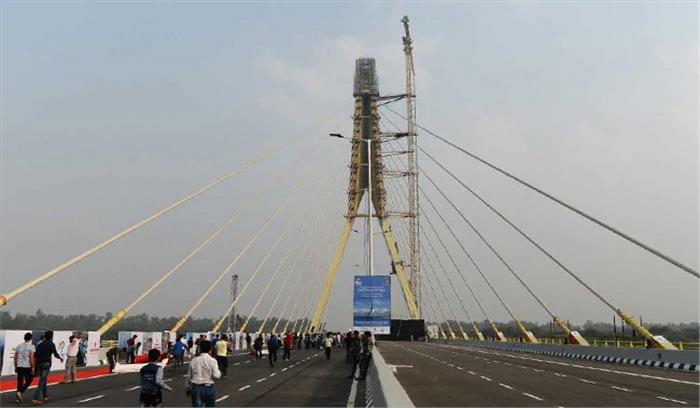 दिल्ली के सिग्नेचर ब्रिज पर डिवाइडर से टकराने से एक बाइकसवार की मौत