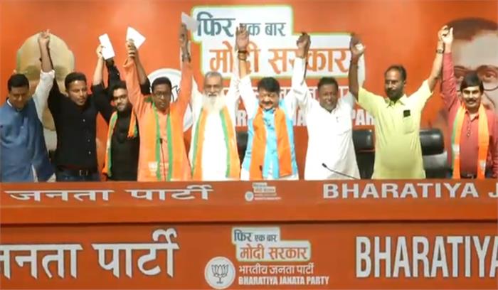 टीएमसी को फिर झटका, विधायक मुनीरुल इस्लाम भाजपा में शामिल टीएमसी को फिर झटका, विधायक मुनीरुल इस्लाम भाजपा में शामिल