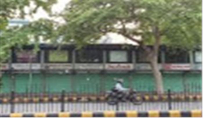 दिल्ली : पर्यटक नदारद, जनपथ मार्केट में खामोशी