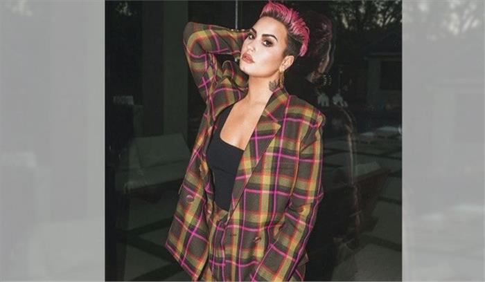 बाल कटवाने के बाद डेमी लोवाटो को हो रहा मुक्ति का एहसास