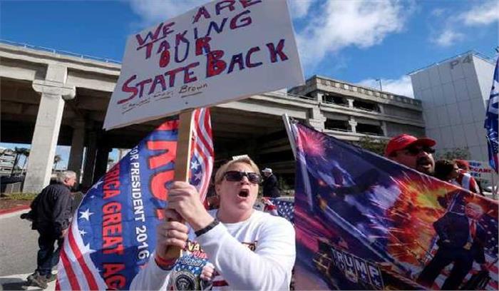 डेमोक्रेेटिक सांसदों ने ट्रंप के बयान की निंदा की