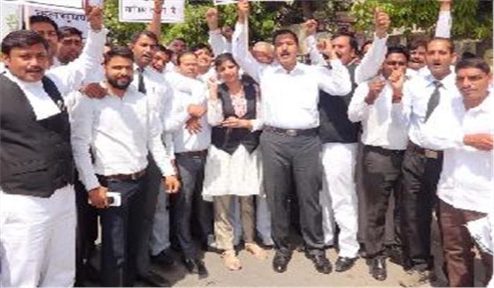 कुलभूषण की फांसी पर पाकिस्तान के खिलाफ प्रदर्शन