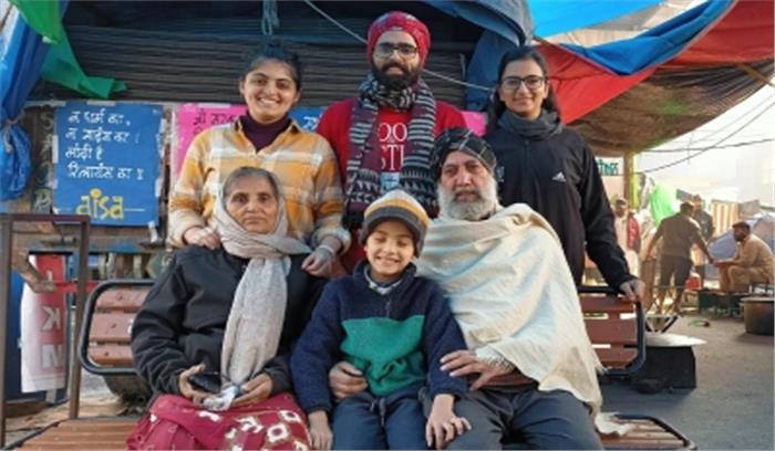 डेंटिस्ट, फिल्म स्टडीज की पढ़ाई कर चुकीं 29 वर्षीय नवकिरण किसानों के समर्थन में बॉर्डर पर मौजूद