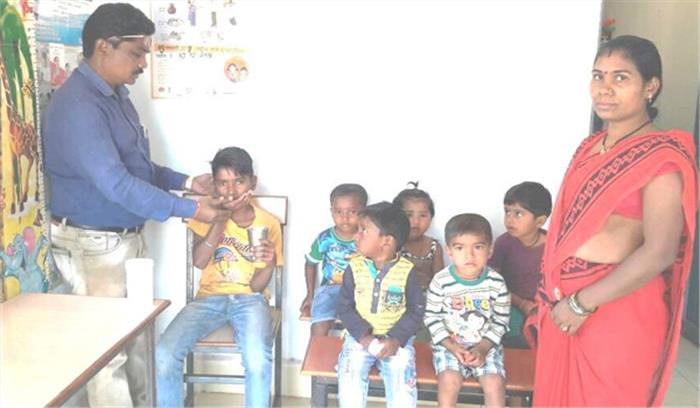 बच्चों को कृमि नियंत्रण की दवाई खिलाई गई