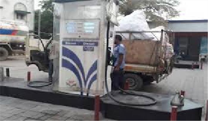 जिले के 15 पेट्रोल पम्पों में छापा, 8 नोजल सील