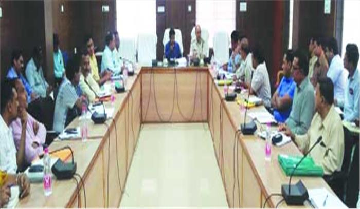 लंबित आवेदनों का निपटारा करें: कलेक्टर लंबित आवेदनों का निपटारा करें: कलेक्टर