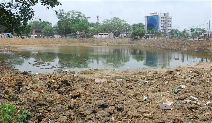 गहरीकरण बेमानी, सूखे तालाबों में कचरा