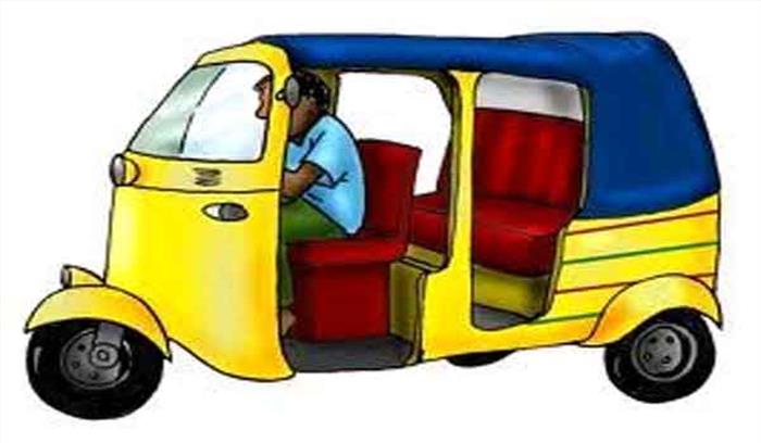 उप्र : पुलिस से परेशान आटो चालक ने मंत्री के घर के पास किया आत्मदाह का प्रयास