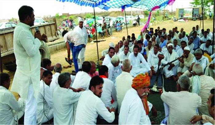 कूड़ा स्थल हटने पर ग्रामीणों ने खोदना खुर्द गांव में किया हवन पूजन