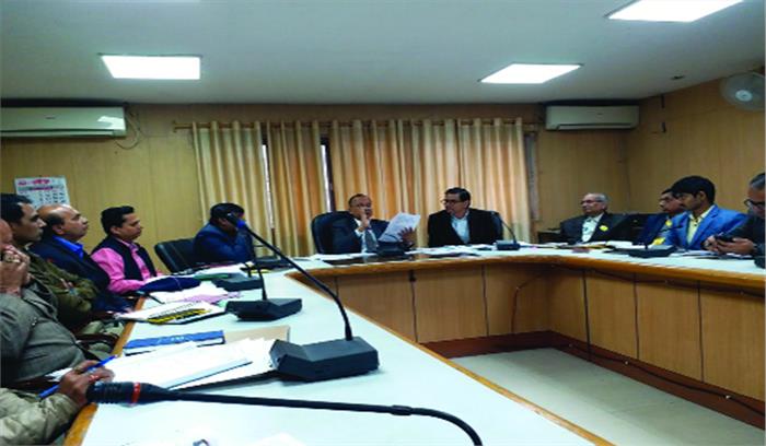 विकास कार्यों में प्रगति लाए अधिकारी : जिलाधिकारी