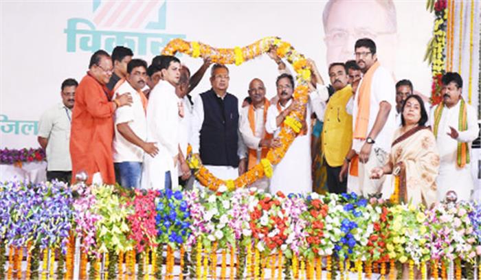 सरकार जनता के हर सुख-दुख में पूरी ताकत के साथ खड़ी: रमन