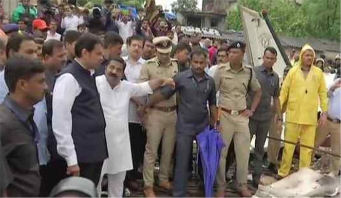 देवेन्द्र फडणवीस ने दिए मुंबई विमान दुर्घटना के जांच के आदेश
