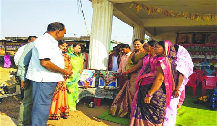 सुशासन दिवस में शामिल हुए विधायक रंजना व सभापति राजेन्द्र