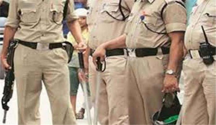 बदमाशों के हमले से लगभग आधा दर्जन पुलिस कर्मचारी घायल