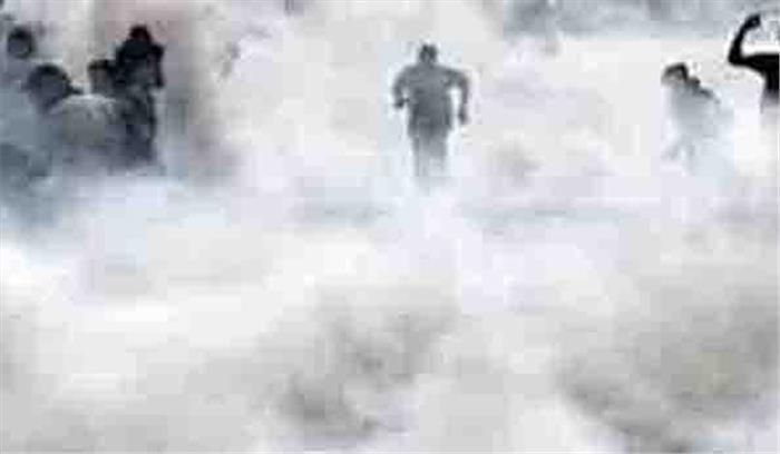 धौलपुर में गुर्जर प्रदर्शनकारियों पर आंसू गैस धौलपुर में गुर्जर प्रदर्शनकारियों पर आंसू गैस