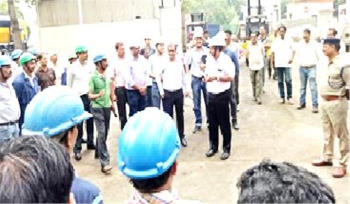 मंडल रेल प्रबंधक ने किया डीजल लोको शेड का निरीक्षण