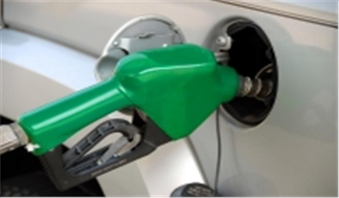 लगातार दूसरे दिन बढ़े डीजल के दाम, दिल्ली में पेट्रोल से 1 रुपया लीटर महंगा