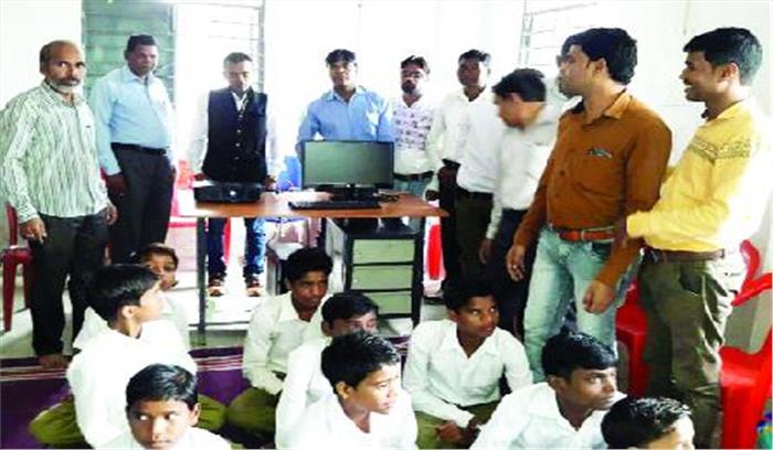 शिक्षकों ने खुद के खर्चे से बनाया डिजिटल क्लास रूम