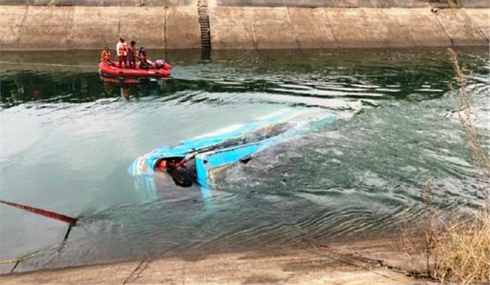 सीधी बस हादसा : 22 फीट गहरी बाणसागर नहर में गिरी बस, 47 की मौत सीधी बस हादसा : 22 फीट गहरी बाणसागर नहर में गिरी बस, 47 की मौत