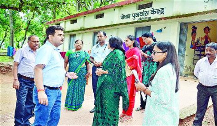 अव्यवस्था देख कलेक्टर ने अधिकारियों को लगाई फटकार