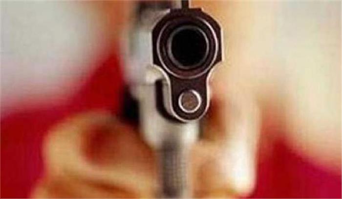 जनपद अध्यक्ष का भाई गोली लगने से घायल