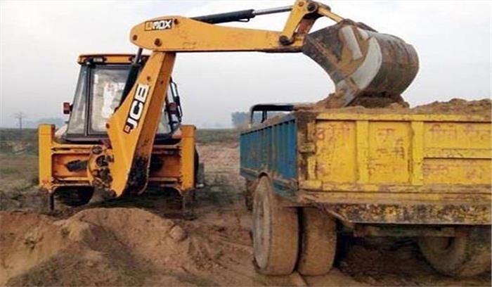 अवैध खनन मामले में अधिकारियों पर गिरी गाज, दो निलंबित